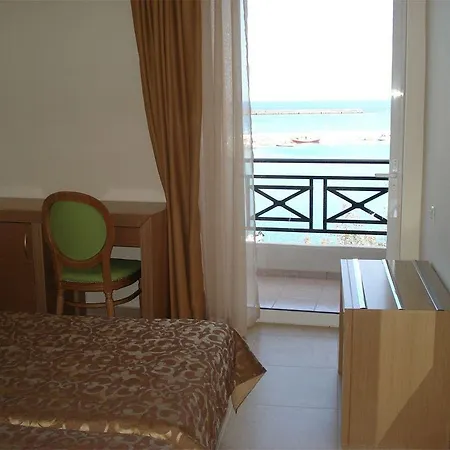 Itanos Hotell 3*
